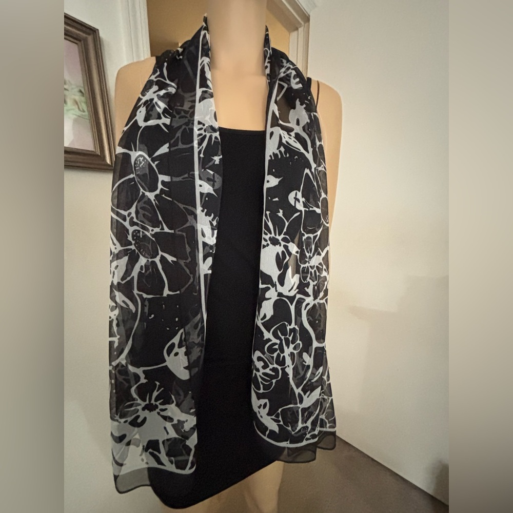 Floral Pattern Silk Blend Black & White Double Sided Sheer Fringed Scarf NWOT - Picture 5 of 9